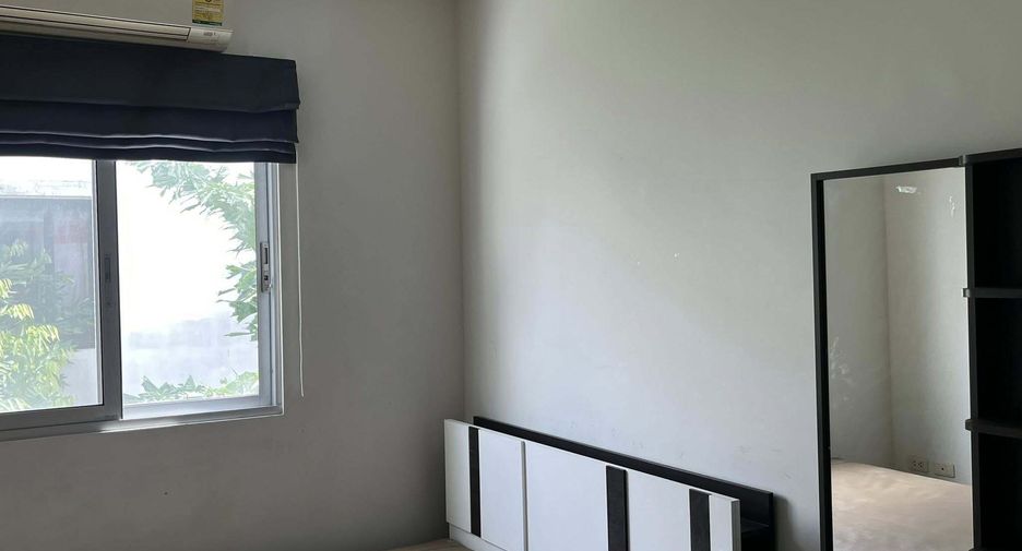 For rent 3 bedrooms townhouse in Lat Phrao, Bangkok