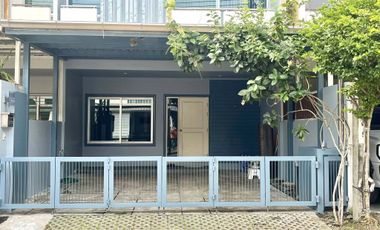 For rent 3 bedrooms townhouse in Lat Phrao, Bangkok