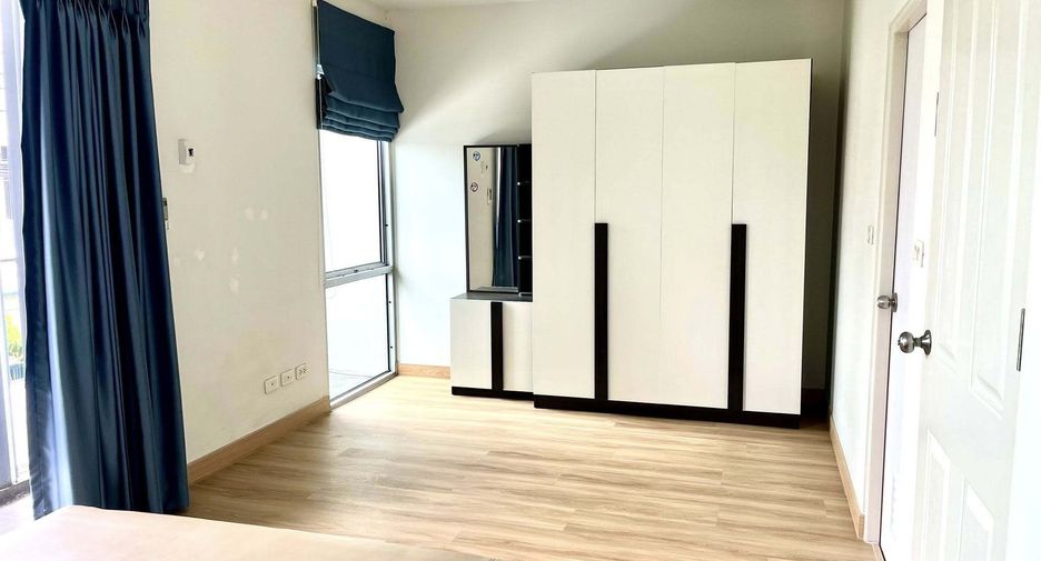 For rent 3 bedrooms townhouse in Lat Phrao, Bangkok