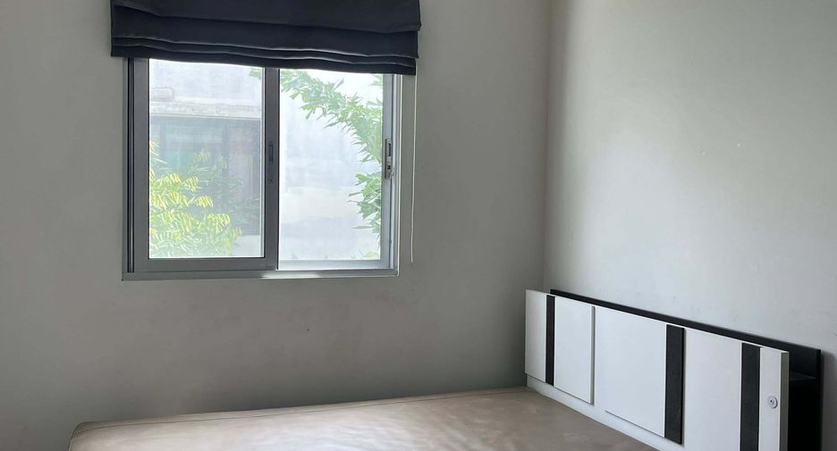 For rent 3 bedrooms townhouse in Lat Phrao, Bangkok