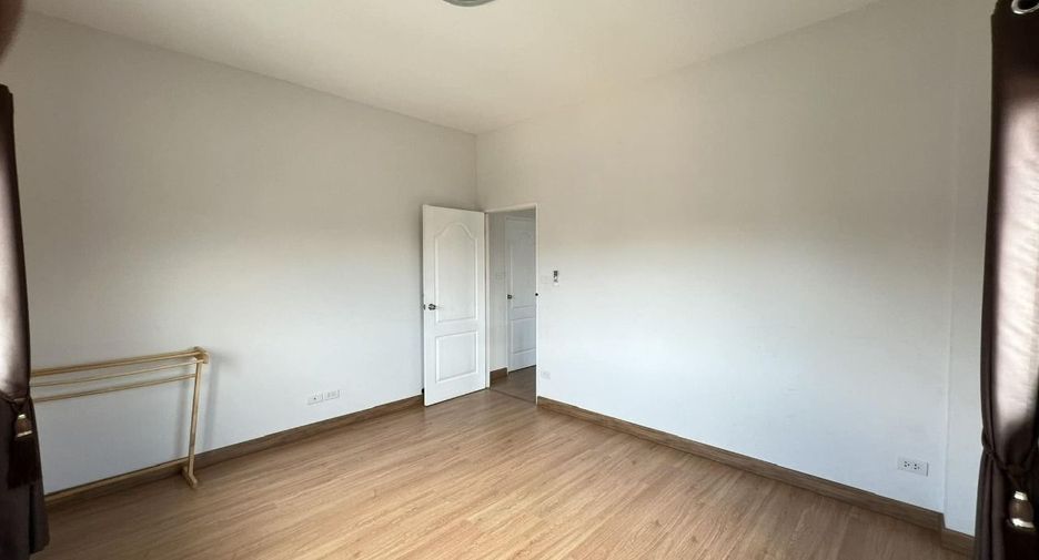 Haus zum Kauf mit 3 Zimmer in Saraphi, Chiang Mai