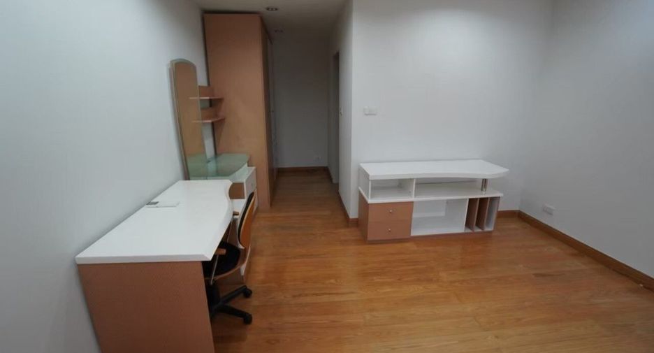 À louer 3 chambres condo à Pathum Wan, Bangkok