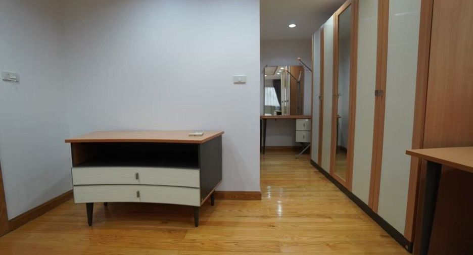 À louer 3 chambres condo à Pathum Wan, Bangkok