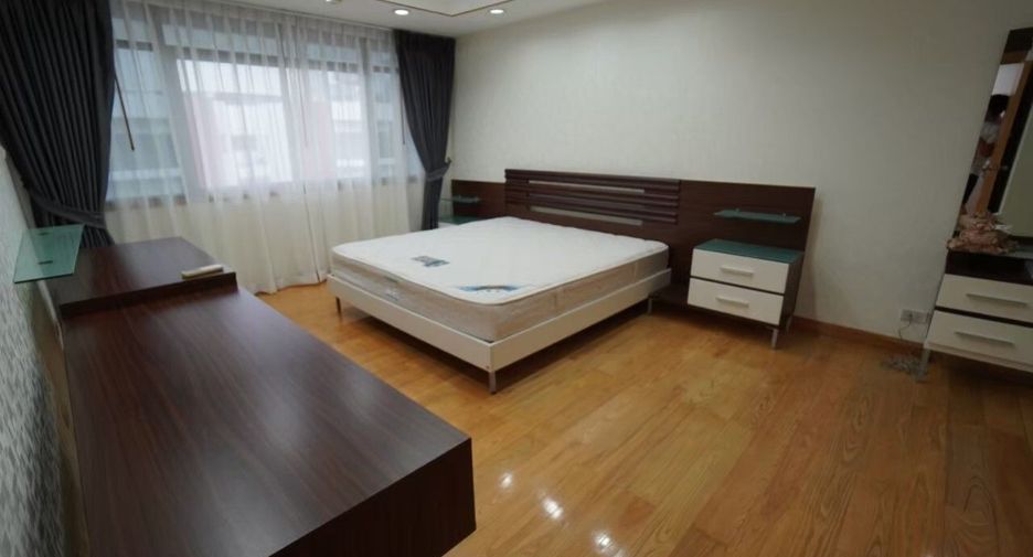 À louer 3 chambres condo à Pathum Wan, Bangkok