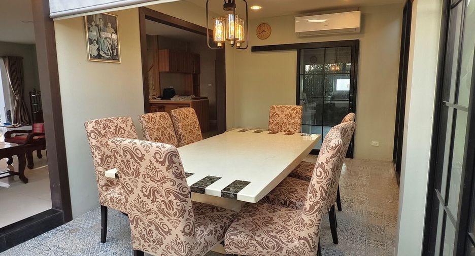 For rent 5 bedrooms house in Bang Kapi, Bangkok