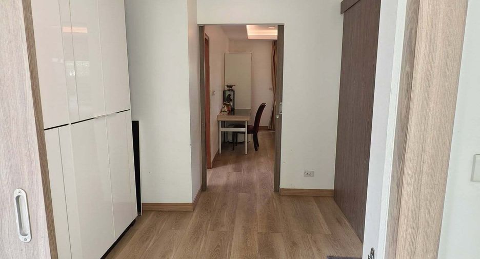 For rent 5 bedrooms house in Bang Kapi, Bangkok
