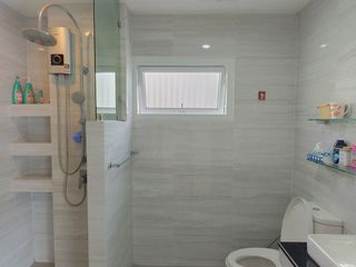 Casa en alquiler de 5 habitaciones en Bang Kapi, Bangkok