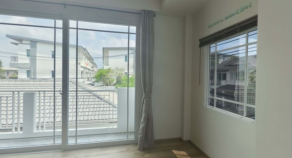 For rent 5 bedrooms house in Bang Kapi, Bangkok