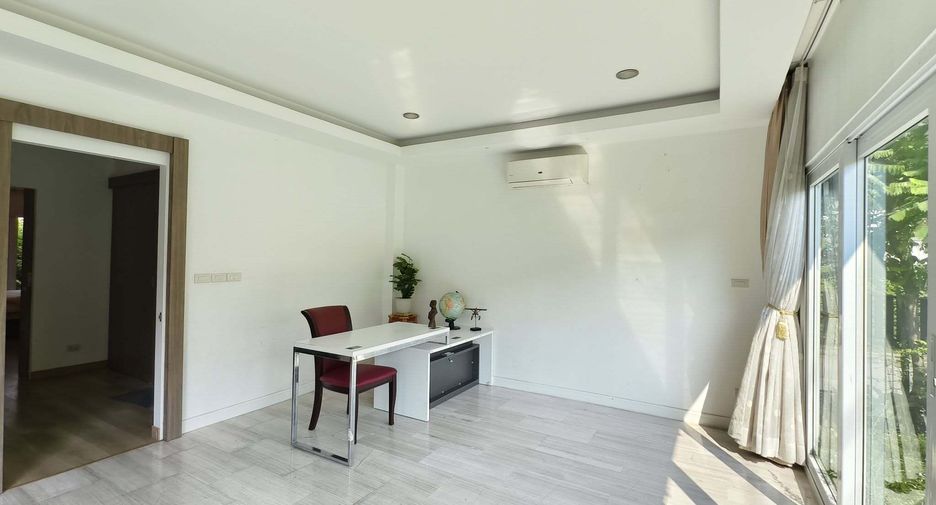 For rent 5 bedrooms house in Bang Kapi, Bangkok
