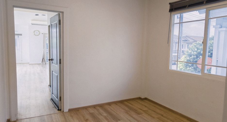 For rent 5 bedrooms house in Bang Kapi, Bangkok