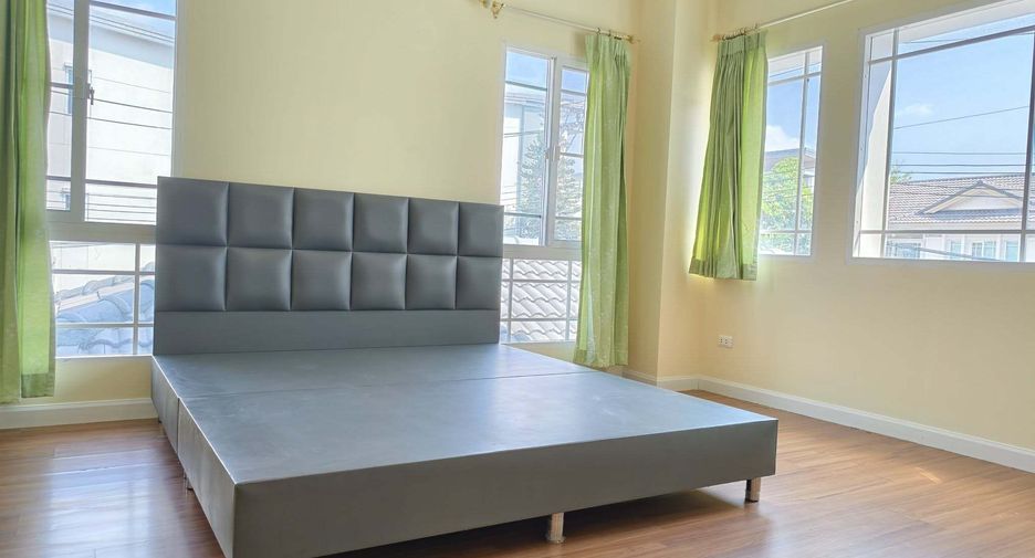 For rent 5 bedrooms house in Bang Kapi, Bangkok