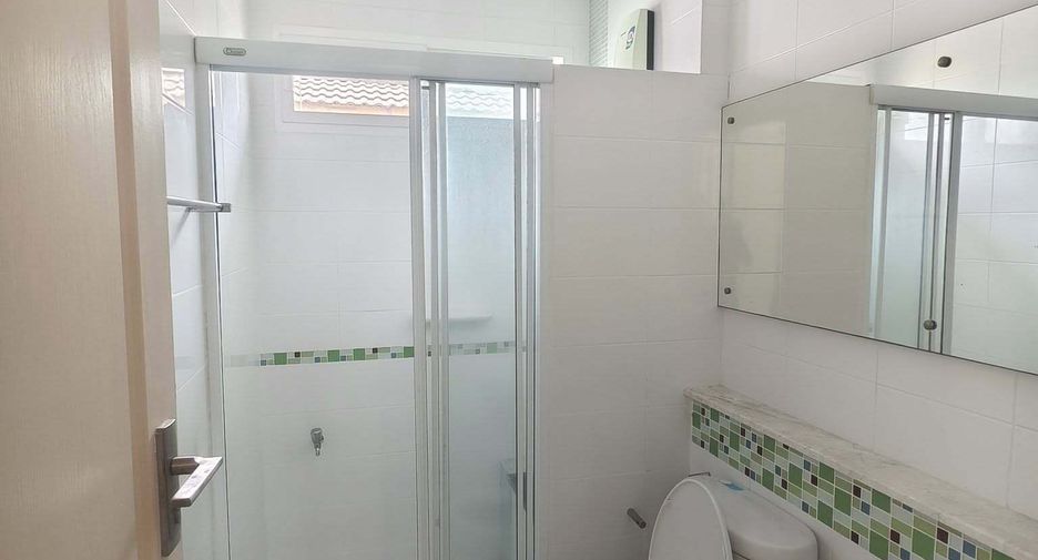 For rent 5 bedrooms house in Bang Kapi, Bangkok