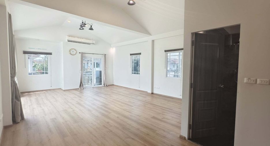 For rent 5 bedrooms house in Bang Kapi, Bangkok