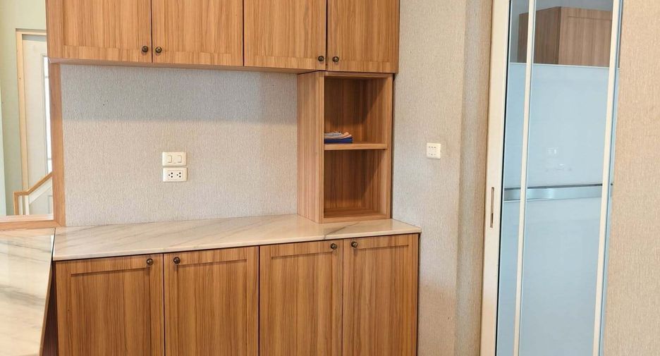 For rent 5 bedrooms house in Bang Kapi, Bangkok
