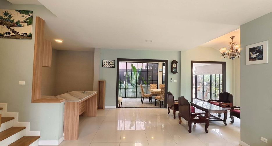 For rent 5 bedrooms house in Bang Kapi, Bangkok
