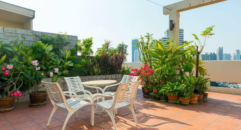 For rent 2 bedrooms condo in Khlong Toei, Bangkok