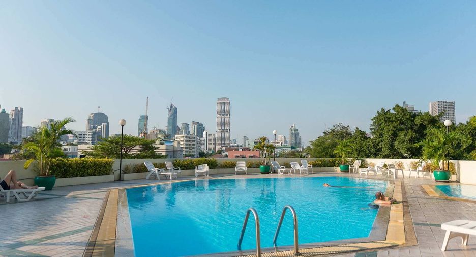 For rent 2 bedrooms condo in Khlong Toei, Bangkok