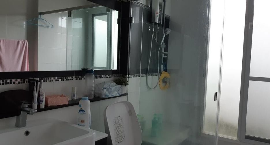 For sale 4 bedrooms house in Mueang Chiang Mai, Chiang Mai