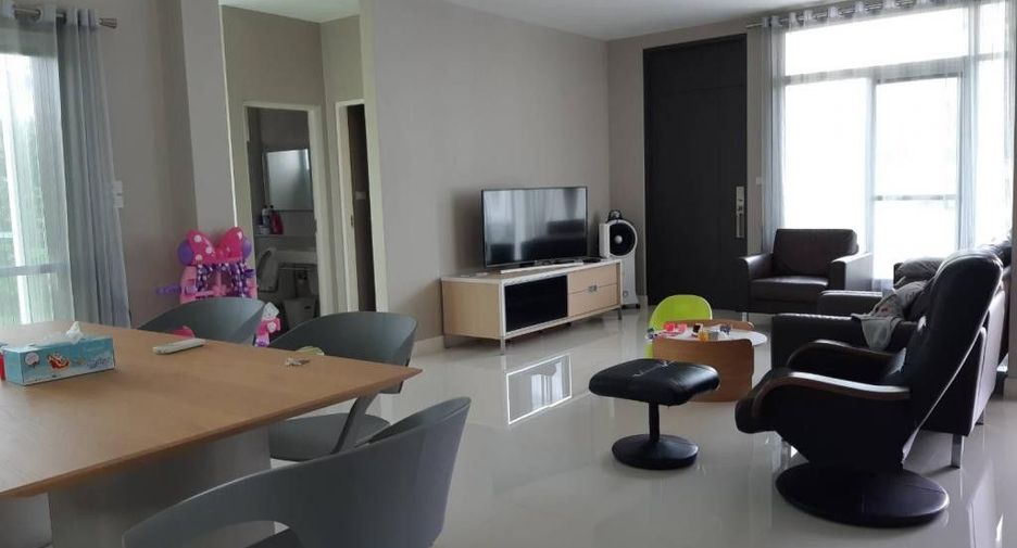 For sale 4 bedrooms house in Mueang Chiang Mai, Chiang Mai