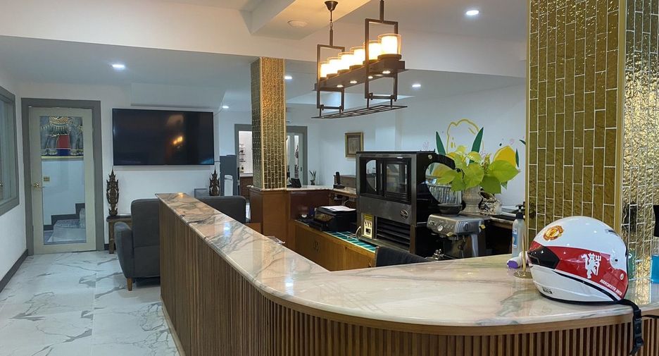 For sale 8 bedrooms townhouse in Mueang Chiang Mai, Chiang Mai