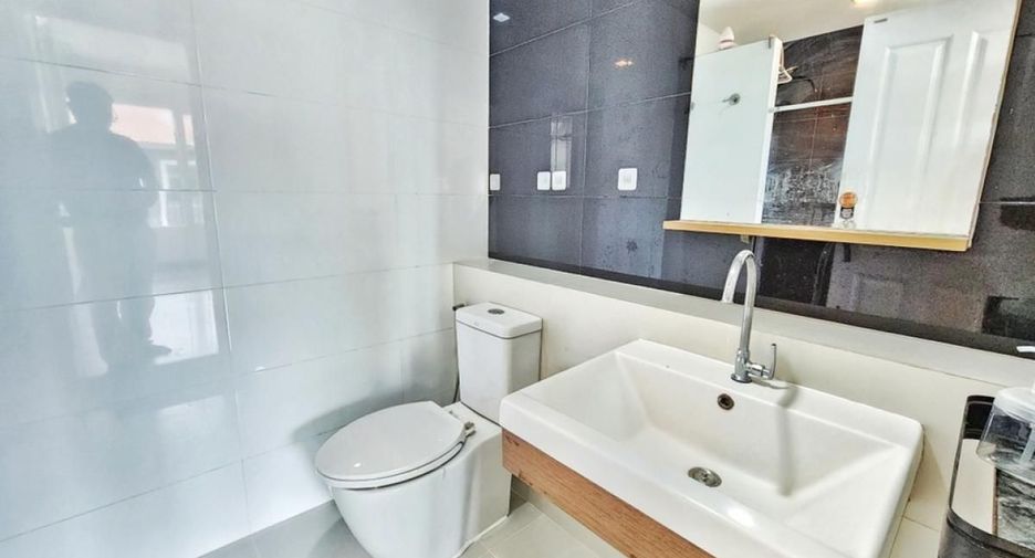 Haus zum Kauf mit 5 Zimmer in Taling Chan, Bangkok