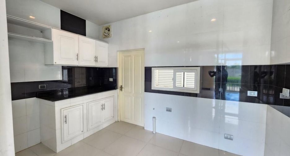 Haus zum Kauf mit 5 Zimmer in Taling Chan, Bangkok
