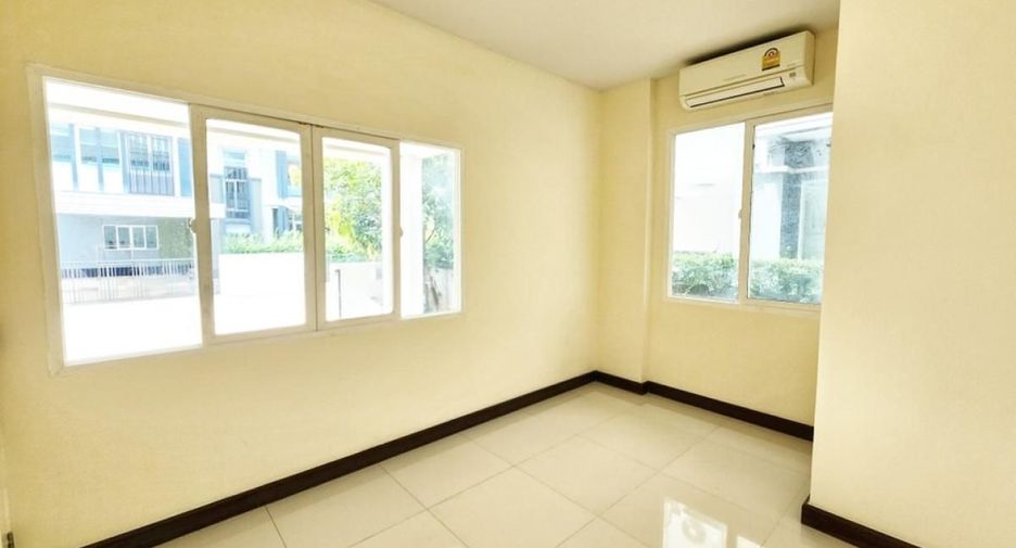 Haus zum Kauf mit 5 Zimmer in Taling Chan, Bangkok
