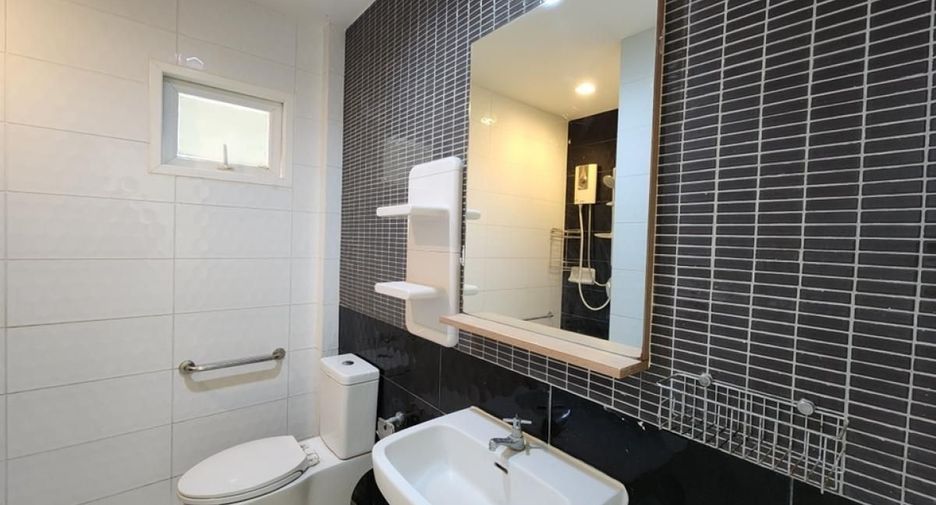 Haus zum Kauf mit 5 Zimmer in Taling Chan, Bangkok