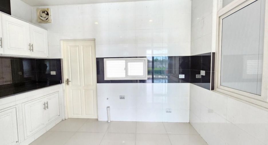Haus zum Kauf mit 5 Zimmer in Taling Chan, Bangkok