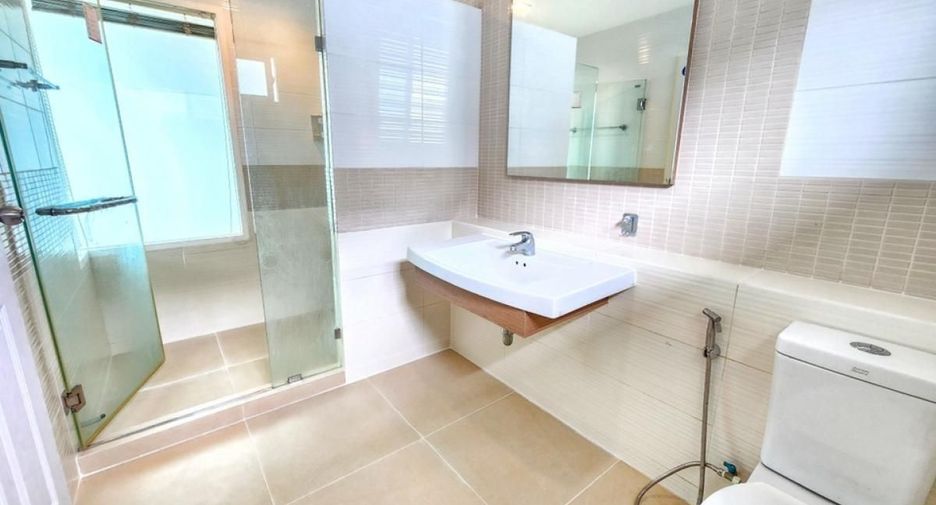 Haus zum Kauf mit 5 Zimmer in Taling Chan, Bangkok