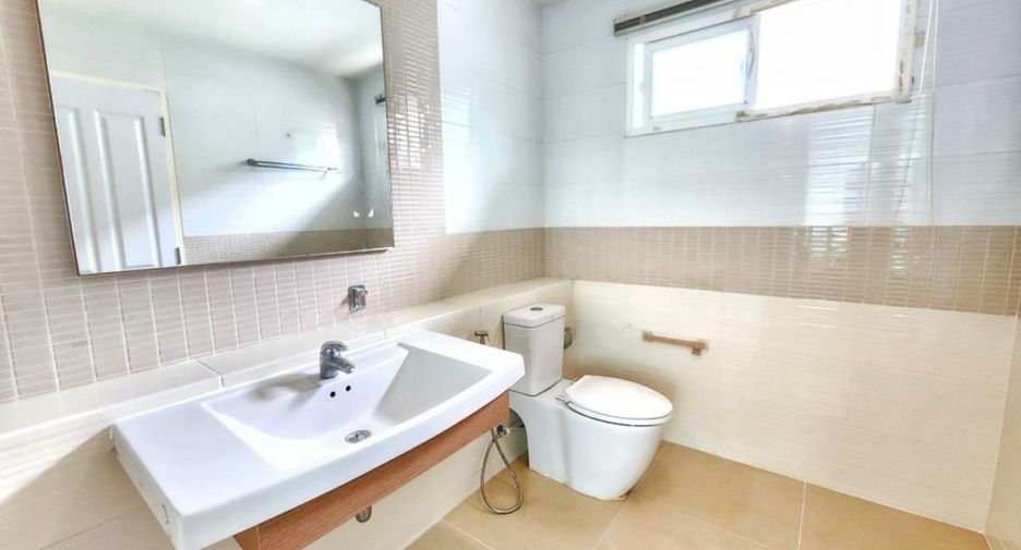 Haus zum Kauf mit 5 Zimmer in Taling Chan, Bangkok