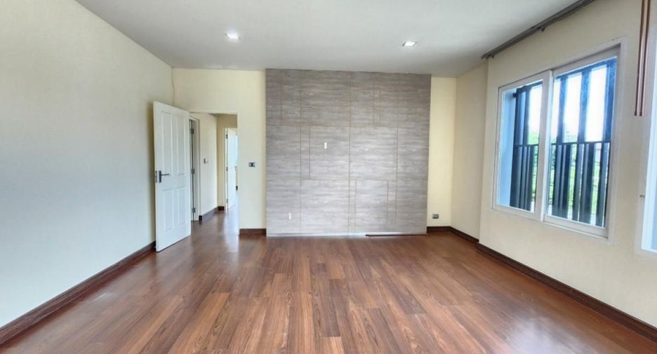 Haus zum Kauf mit 5 Zimmer in Taling Chan, Bangkok