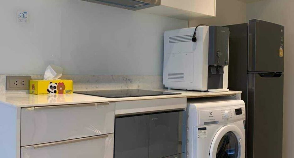 For rent 2 bedrooms condo in Bang Rak, Bangkok