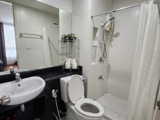 For rent 2 bedrooms condo in Thon Buri, Bangkok