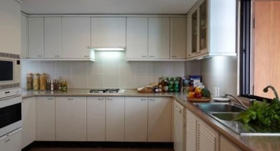 Condo en alquiler de 3 habitaciones en Watthana, Bangkok