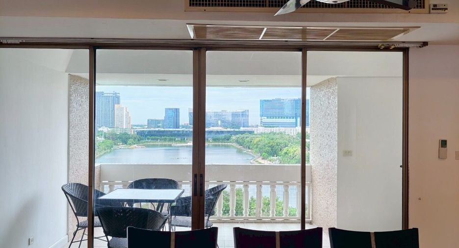 For rent 3 ベッドルーム apartment in Khlong Toei, Bangkok