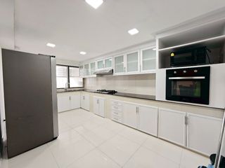 Apartment zur Miete mit 3 Zimmer in Khlong Toei, Bangkok