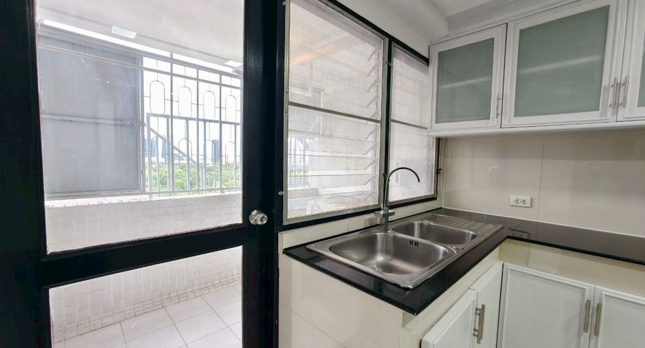 For rent 3 ベッドルーム apartment in Khlong Toei, Bangkok