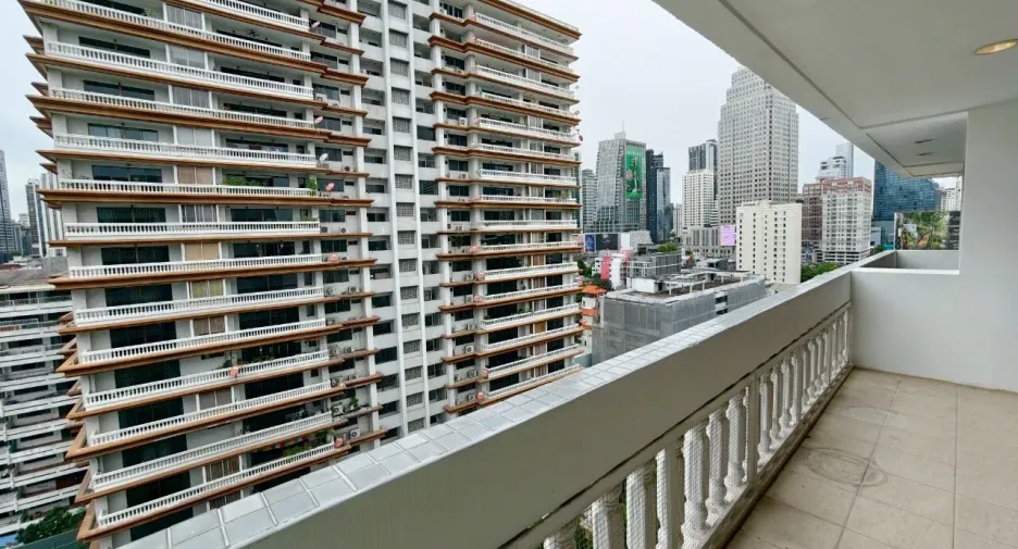 For rent 3 ベッドルーム apartment in Khlong Toei, Bangkok