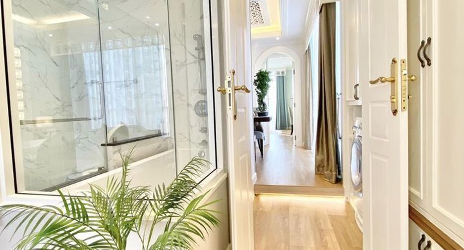 For sale 2 ベッドルーム condo in Khlong Toei, Bangkok