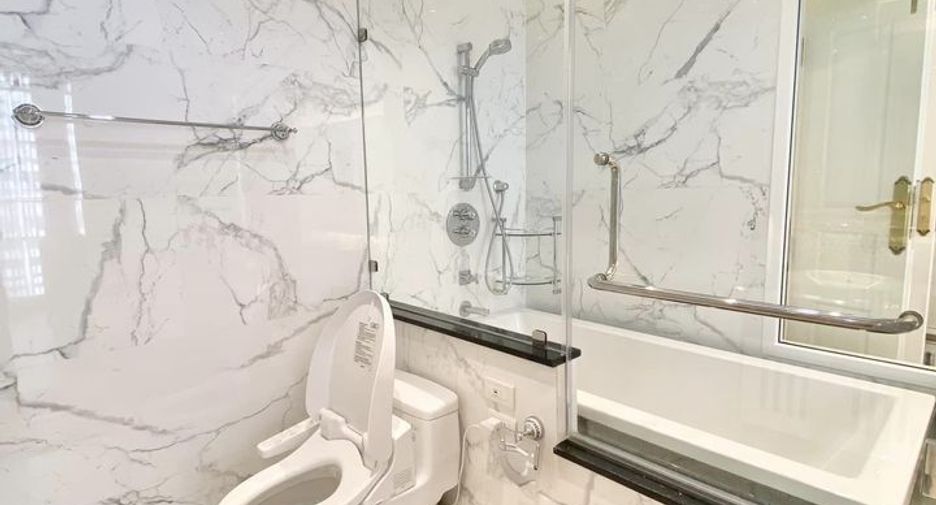 For sale 2 ベッドルーム condo in Khlong Toei, Bangkok