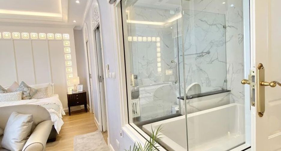For sale 2 ベッドルーム condo in Khlong Toei, Bangkok
