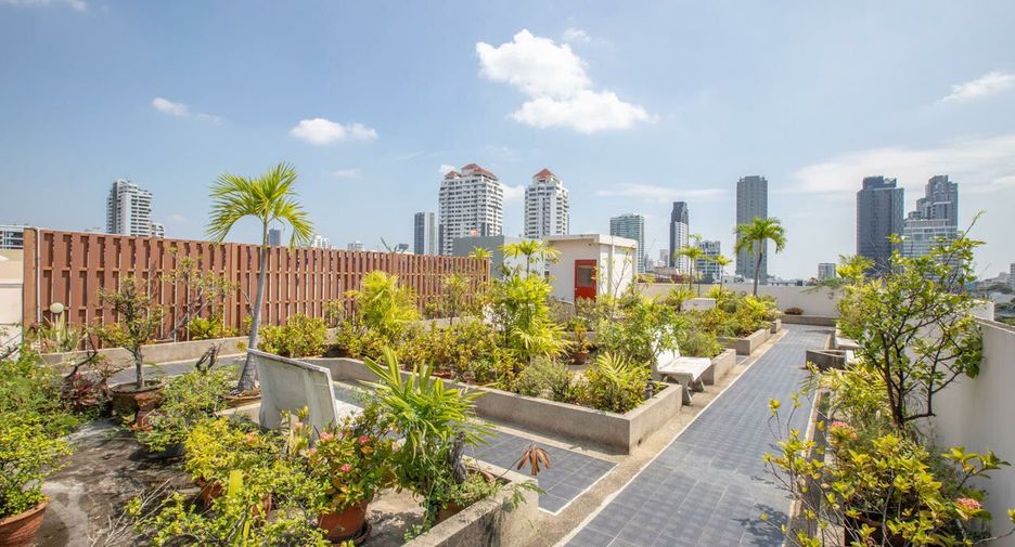 For rent 2 bedrooms condo in Watthana, Bangkok