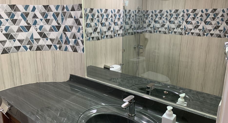 For rent 2 bedrooms condo in Watthana, Bangkok