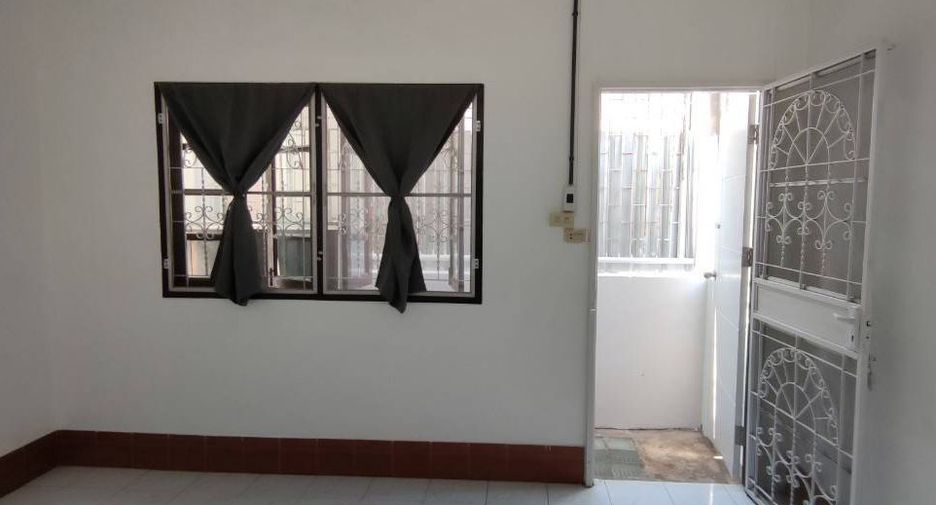 For sale 2 bedrooms townhouse in Bang Khae, Bangkok
