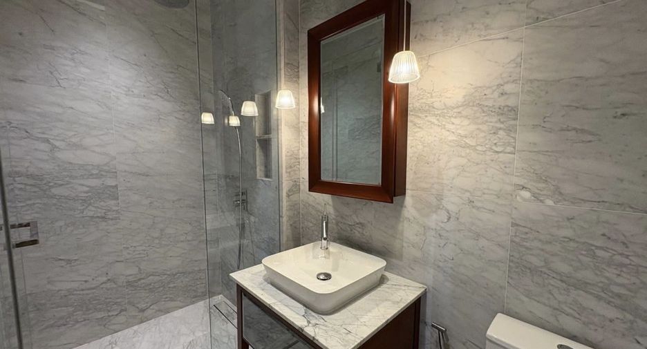 For rent 2 bedrooms condo in Watthana, Bangkok
