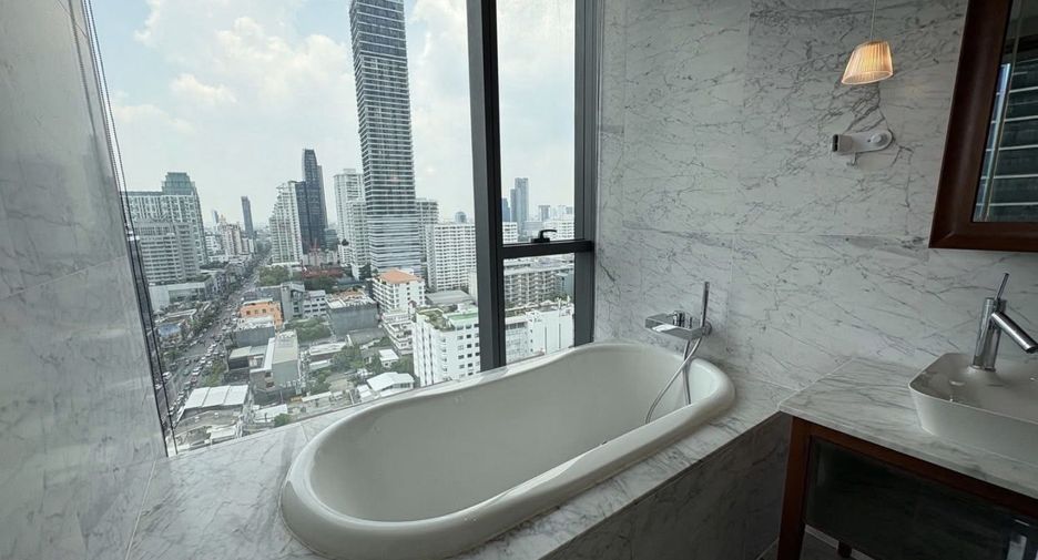 For rent 2 bedrooms condo in Watthana, Bangkok