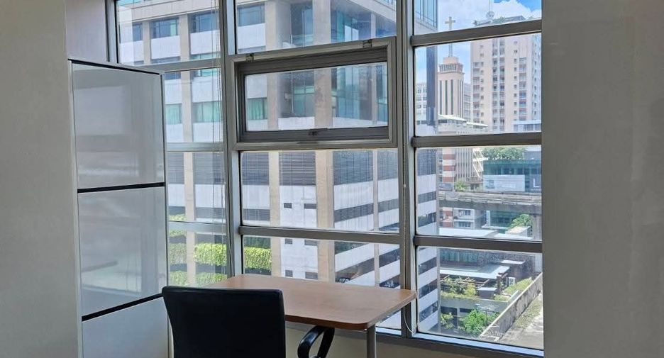 For rent 3 bedrooms condo in Ratchathewi, Bangkok