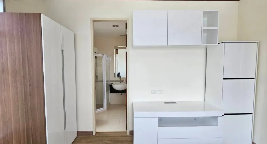 For rent 3 bedrooms condo in Ratchathewi, Bangkok