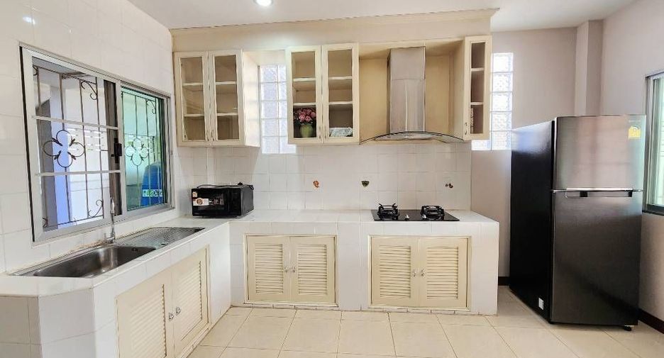 For rent 4 bedrooms house in Doi Saket, Chiang Mai